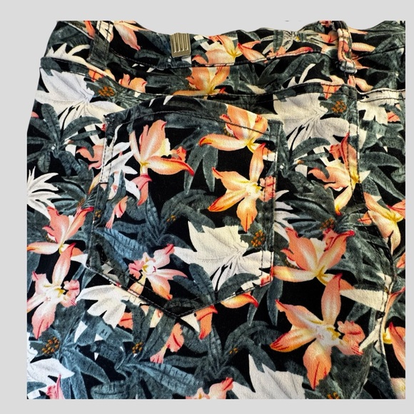 Suko Jeans Women’s Jean Shorts Floral Size 14 - Picture 8 of 14